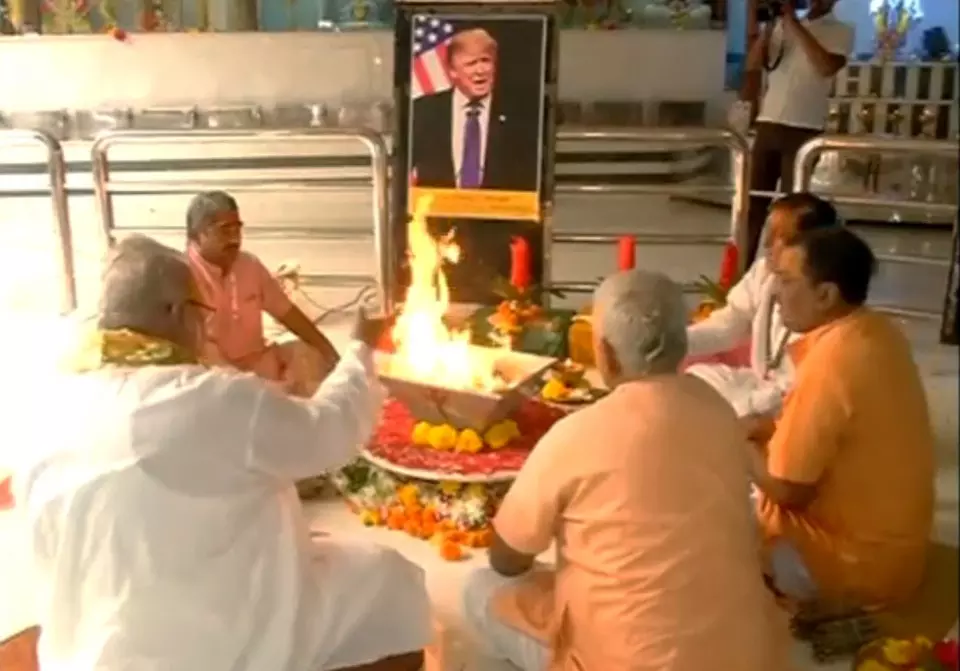 ട്രംപ് ജയിക്കാന് ഇന്ത്യയില് പ്രത്യേക പൂജകളും വഴിപാടും ട്രംപ് ജയിക്കാന് ഇന്ത്യയില് പ്രത്യേക പൂജകളും വഴിപാടും