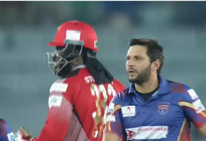 ഗെയിലും അഫ്രീദിയും ഏറ്റുമുട്ടിയപ്പോള്, വീഡിയോ ഗെയിലും അഫ്രീദിയും ഏറ്റുമുട്ടിയപ്പോള്, വീഡിയോ