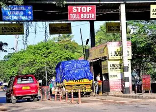 തൃശ്ശൂര് പാലിയേക്കര ടോള് കമ്പനി ഇരട്ടിയിലധികം ലാഭം നേടുമെന്ന് കന്പനിയുടെ തന്നെ കണക്കുകള് തൃശ്ശൂര് പാലിയേക്കര ടോള് കമ്പനി ഇരട്ടിയിലധികം ലാഭം നേടുമെന്ന് കന്പനിയുടെ തന്നെ കണക്കുകള്