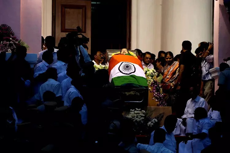 ജയലളിതയുടെ മരണത്തില് സംശയം പ്രകടിപ്പിച്ച് മദ്രാസ് ഹൈക്കോടതി ജയലളിതയുടെ മരണത്തില് സംശയം പ്രകടിപ്പിച്ച് മദ്രാസ് ഹൈക്കോടതി