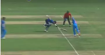 ഭൂം ഭൂം ഭൂംറ.... ഹെയില്‍സിനെ വീഴ്ത്തിയ കിടിലന്‍ ഫീല്‍ഡിങ് കാണാം