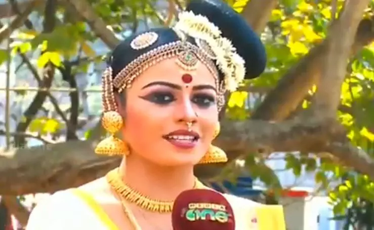 അമ്മ ഡിസൈന്‍ ചെയ്ത വസ്ത്രമണിഞ്ഞ് മോഹിനിയാട്ട വേദിയില്‍