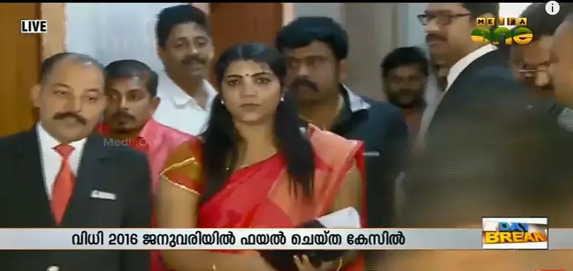 സോളാറില് ഉമ്മന്ചാണ്ടിക്കെതിരെ അന്വേഷണം ആവശ്യപ്പെടുന്ന ഹരജി തള്ളി സോളാറില് ഉമ്മന്ചാണ്ടിക്കെതിരെ അന്വേഷണം ആവശ്യപ്പെടുന്ന ഹരജി തള്ളി