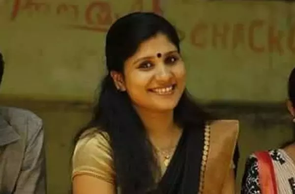 ഇങ്ങനെ വിജയിക്കുന്നതിലും ഭേദം തോല്‍ക്കുന്നതായിരുന്നുവെന്ന് എസ്എഫ്ഐയോട് ദീപ നിശാന്ത്