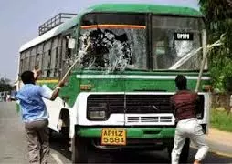 സൗദിയില് പൊതുമുതല് നശിപ്പിക്കുന്നവര്ക്ക് രണ്ട് വര്ഷം തടവും ലക്ഷം റിയാല് പിഴയും സൗദിയില് പൊതുമുതല് നശിപ്പിക്കുന്നവര്ക്ക് രണ്ട് വര്ഷം തടവും ലക്ഷം റിയാല് പിഴയും