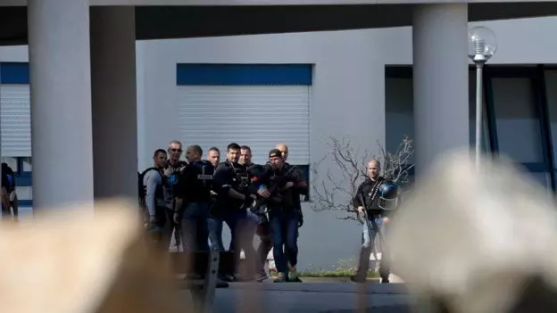 ഫ്രാന്‍സില്‍ ഹൈസ്‍കൂളിലുണ്ടായ വെടിവെപ്പില്‍ രണ്ട് വിദ്യാര്‍ഥികള്‍ക്കും പ്രധാനാധ്യാപകനും പരിക്കേറ്റു