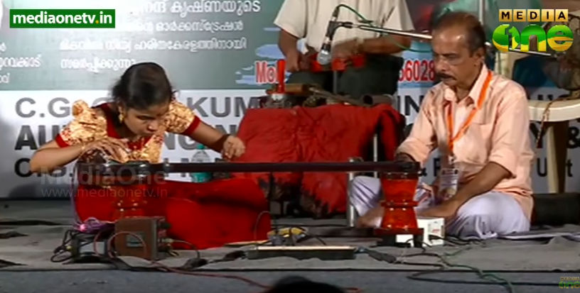 ഗായത്രി വീണയില്‍ സ്വരങ്ങള്‍ മീട്ടി വൈക്കം വിജയലക്ഷ്മി ലോക റെക്കോര്‍ഡിലേക്ക് 