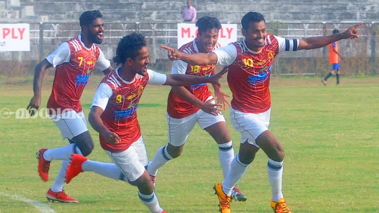 ജോബിക്ക് ഹാട്രിക്; സന്തോഷ് ട്രോഫിയില് കേരളത്തിന് വിജയത്തുടക്കം ജോബിക്ക് ഹാട്രിക്; സന്തോഷ് ട്രോഫിയില് കേരളത്തിന് വിജയത്തുടക്കം