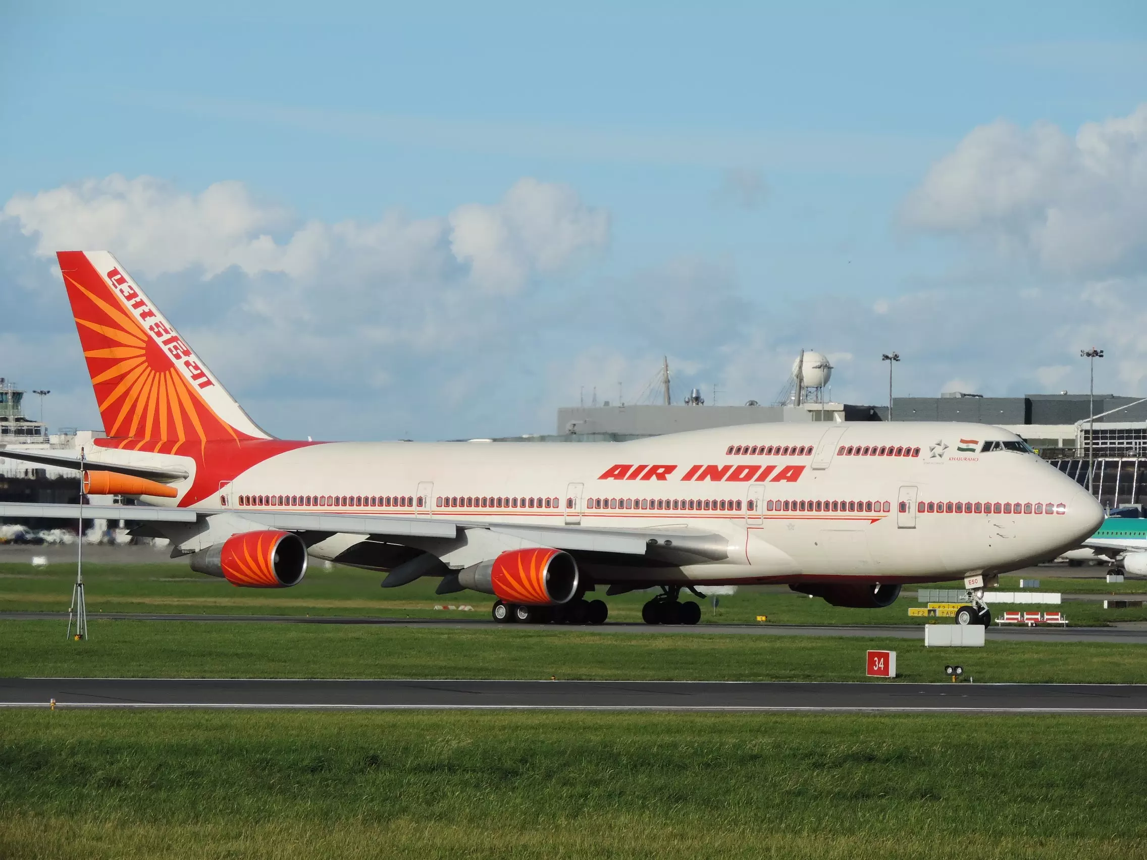 കരിപ്പൂരില്‍ എയര്‍ ഇന്ത്യാ വിമാനത്തിന്റെ ടയര്‍ പൊട്ടി