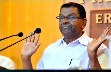 എസ്കോര്ട്ടില്ലാതെ പുറത്തിറങ്ങിയാല് മണിയെ സ്ത്രീകള് കൈകാര്യം ചെയ്യും എസ്കോര്ട്ടില്ലാതെ പുറത്തിറങ്ങിയാല് മണിയെ സ്ത്രീകള് കൈകാര്യം ചെയ്യും