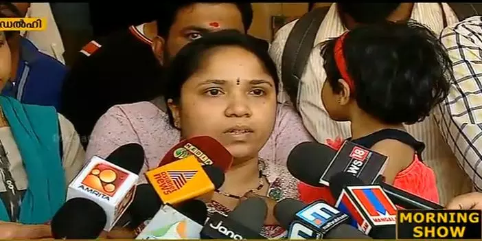 ഡല്‍ഹിയില്‍ ആശുപത്രിക്കെതിരെ പരാതി നല്‍കിയ മലയാളി നഴ്‌സ് പിരിച്ച് വിടലിന്റെ വക്കില്‍