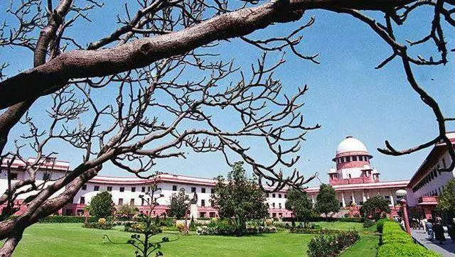 കോടതി ഉത്തരവുകളുണ്ടായിട്ടും ആധാര്‍ നിര്‍ബന്ധമാക്കുന്നത് എങ്ങനയെന്ന് സുപ്രീം കോടതി