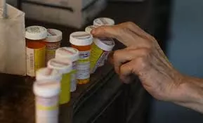 മാനസിക ആരോഗ്യക്യാമ്പുകളില് ഫാര്മസിസ്റ്റുകള്ക്ക് പകരം മരുന്നു നല്കുന്നത് നഴ്സുമാര് മാനസിക ആരോഗ്യക്യാമ്പുകളില് ഫാര്മസിസ്റ്റുകള്ക്ക് പകരം മരുന്നു നല്കുന്നത് നഴ്സുമാര്