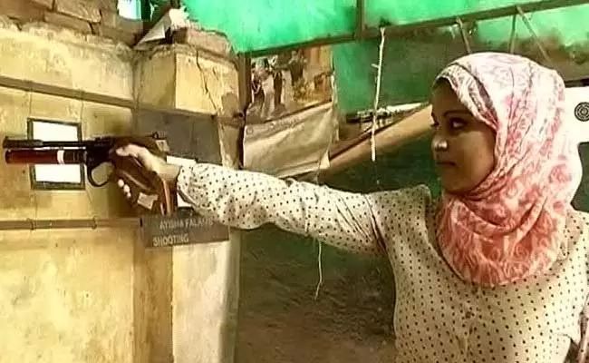 ഉന്നം പിഴച്ചില്ല; ഭര്തൃസഹോദരനെ ഷൂട്ടിംഗ് താരം അക്രമികളില് നിന്ന് രക്ഷിച്ചു ഉന്നം പിഴച്ചില്ല; ഭര്തൃസഹോദരനെ ഷൂട്ടിംഗ് താരം അക്രമികളില് നിന്ന് രക്ഷിച്ചു