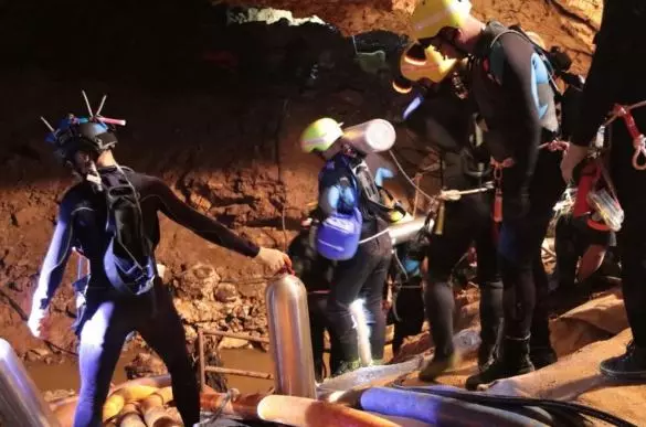 തായ്ലന്ഡില് രക്ഷാപ്രവര്ത്തനം പുനരാരംഭിച്ചു തായ്ലന്ഡില് രക്ഷാപ്രവര്ത്തനം പുനരാരംഭിച്ചു