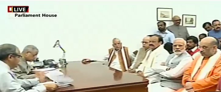 ഉപരാഷ്ട്രപതി സ്ഥാനാർത്ഥിമാർ നാമ നിർദ്ദേശ പത്രിക സമര്‍പ്പിച്ചു