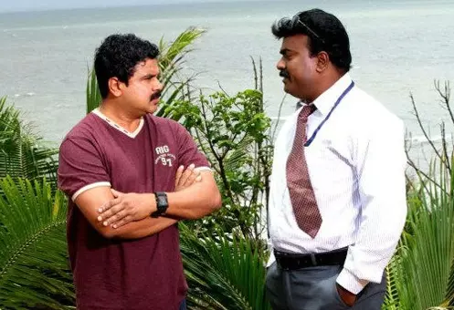 വേഷം നഷ്ടപ്പെടാന് കാരണം ദിലീപല്ല, വീണുപോയ ഒരാളിനെ ചവിട്ടാൻ എന്നെ ആയുധമാക്കരുത്; കലാഭവന് ഷാജോണ് വേഷം നഷ്ടപ്പെടാന് കാരണം ദിലീപല്ല, വീണുപോയ ഒരാളിനെ ചവിട്ടാൻ എന്നെ ആയുധമാക്കരുത്; കലാഭവന് ഷാജോണ്