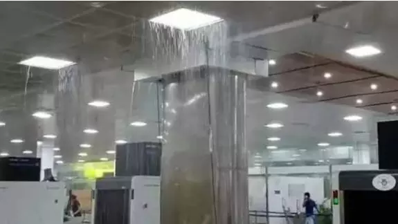 ചോര്ന്നൊലിക്കുന്ന ഗുവാഹത്തി വിമാനത്താവളം; വീഡിയോ വൈറല് ചോര്ന്നൊലിക്കുന്ന ഗുവാഹത്തി വിമാനത്താവളം; വീഡിയോ വൈറല്