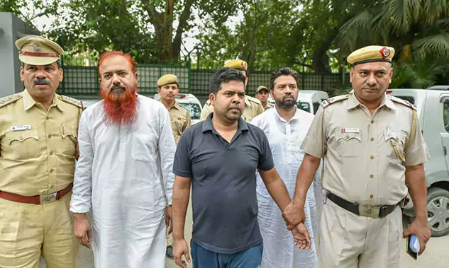 യുവതിയെ വെട്ടിനുറുക്കി പെട്ടിയിലാക്കി; ഭര്‍ത്താവും സഹോദരങ്ങളും അറസ്റ്റില്‍