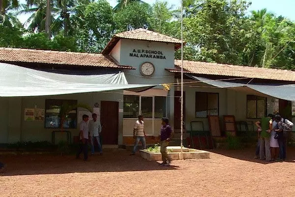 മലാപറമ്പ് സ്‍കൂള്‍ ഏറ്റെടുക്കുന്ന കാര്യത്തില്‍ നാളെ തീരുമാനമറിയാം