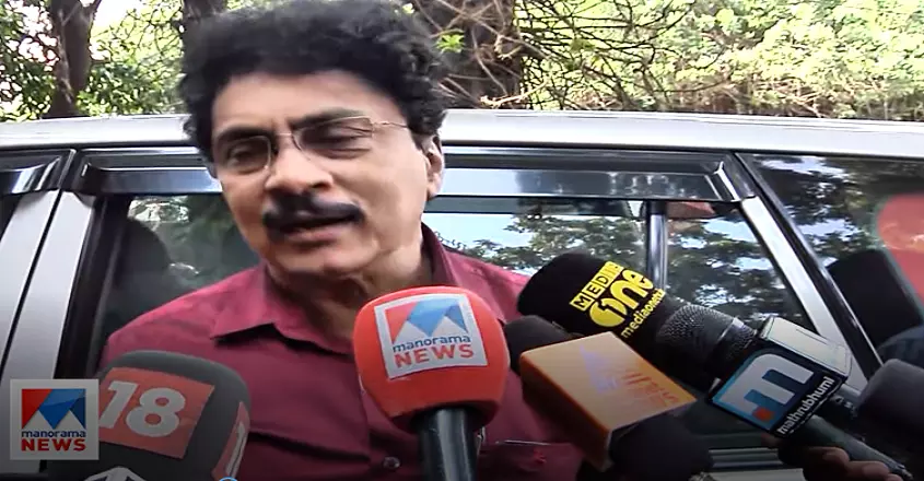 പി.കെ ശശിക്കെതിരായ ലൈംഗിക പീഡന പരാതി; ദേശീയ വനിതാ കമ്മീഷന്‍ സ്വമേധയാ കേസെടുത്തു  