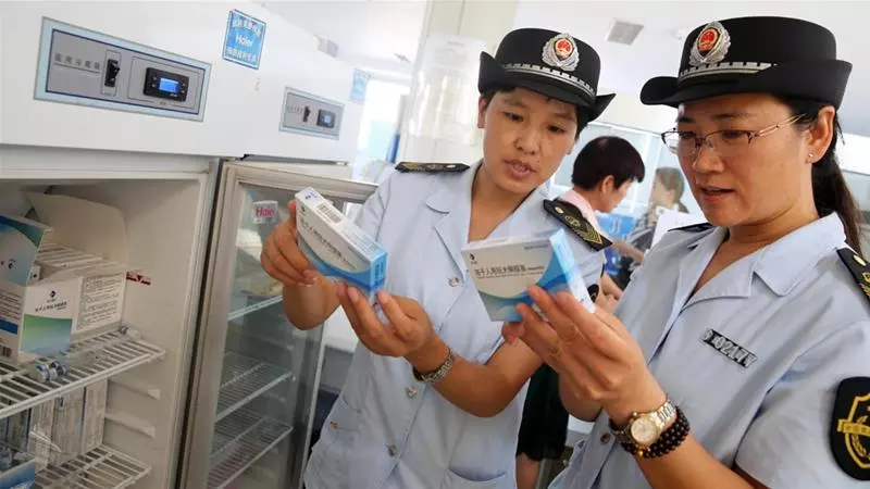 പേ വിഷ ബാധക്കുള്ള വ്യാജ വാക്സിന്‍ നിര്‍മ്മിച്ചതിന് ചൈനയില്‍ 15 പേര്‍ അറസ്റ്റില്‍