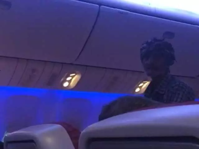 ഖത്തര് എയര്വേസ് വിമാനത്തിനുള്ളില് ‘ഭിക്ഷാടനം’; സത്യാവസ്ഥ ഇതാണ്... ഖത്തര് എയര്വേസ് വിമാനത്തിനുള്ളില് ‘ഭിക്ഷാടനം’; സത്യാവസ്ഥ ഇതാണ്...