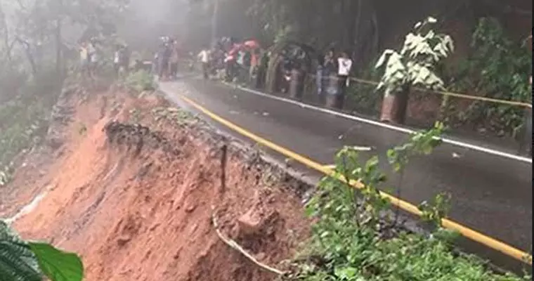 താമരശ്ശേരി ചുരത്തിലൂടെ ഞായറാഴ്ച മുതല് ബസുകള് ഓടി തുടങ്ങും താമരശ്ശേരി ചുരത്തിലൂടെ ഞായറാഴ്ച മുതല് ബസുകള് ഓടി തുടങ്ങും