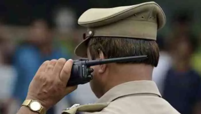 കോഴിക്കോട് പൊലീസ് സ്റ്റേഷനില് ആക്രമണം; രണ്ടു പൊലീസുകാര്ക്ക് പരിക്ക് കോഴിക്കോട് പൊലീസ് സ്റ്റേഷനില് ആക്രമണം; രണ്ടു പൊലീസുകാര്ക്ക് പരിക്ക്