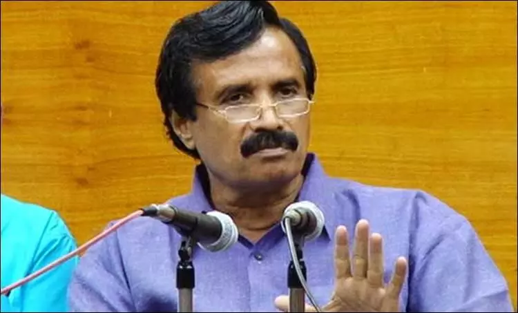 തെക്കന് ജില്ലകളില് ഒഴിഞ്ഞുകിടക്കുന്ന പ്ലസ് വണ് സീറ്റുകള് മലബാറിലേക്ക് മാറ്റുമെന്ന് വിദ്യാഭ്യാസമന്ത്രി തെക്കന് ജില്ലകളില് ഒഴിഞ്ഞുകിടക്കുന്ന പ്ലസ് വണ് സീറ്റുകള് മലബാറിലേക്ക് മാറ്റുമെന്ന് വിദ്യാഭ്യാസമന്ത്രി