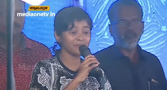 ഹനാന്‍ പാടി; വിളിച്ചത് അഭിനയിക്കാനാണെങ്കിലും...