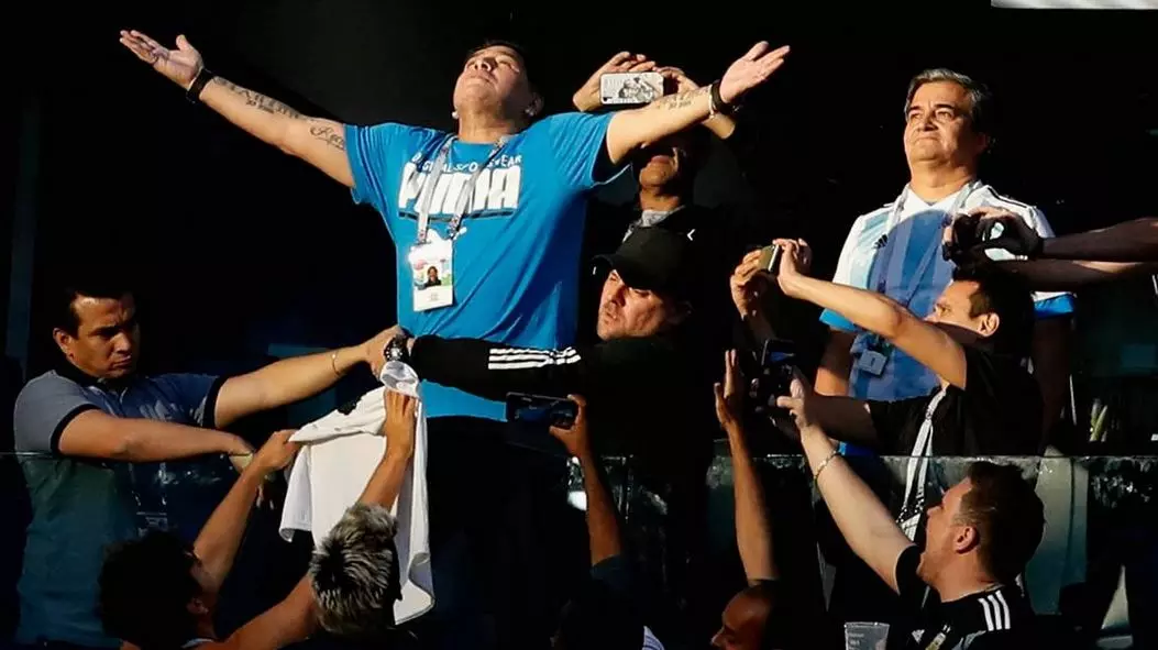 ആഘോഷത്തിനിടെ മറഡോണക്ക് ദേഹാസ്വാസ്ഥ്യം; ആശുപത്രിയില് പ്രവേശിപ്പിച്ചു ആഘോഷത്തിനിടെ മറഡോണക്ക് ദേഹാസ്വാസ്ഥ്യം; ആശുപത്രിയില് പ്രവേശിപ്പിച്ചു