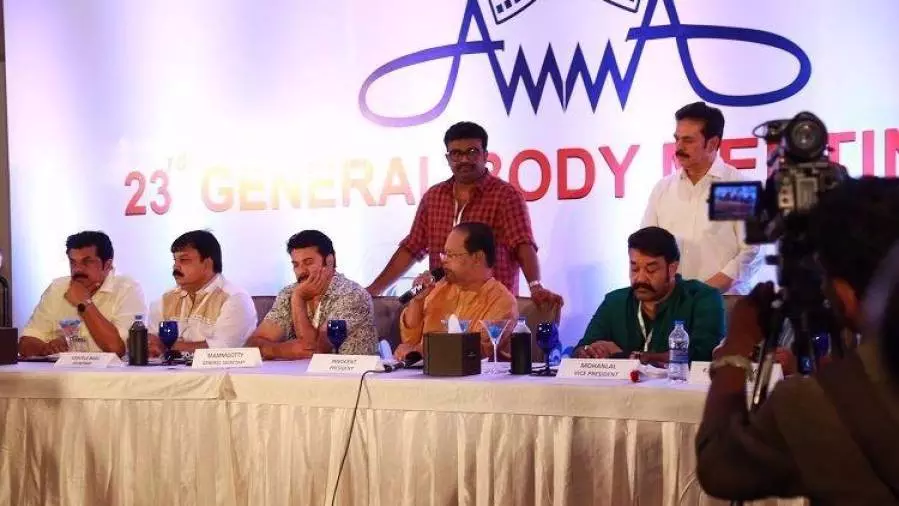 വാര്ഷിക റിപ്പോര്ട്ട് പുറത്തുവന്നതോടെ മുഖം രക്ഷിക്കാനാവാതെ അമ്മ വാര്ഷിക റിപ്പോര്ട്ട് പുറത്തുവന്നതോടെ മുഖം രക്ഷിക്കാനാവാതെ അമ്മ