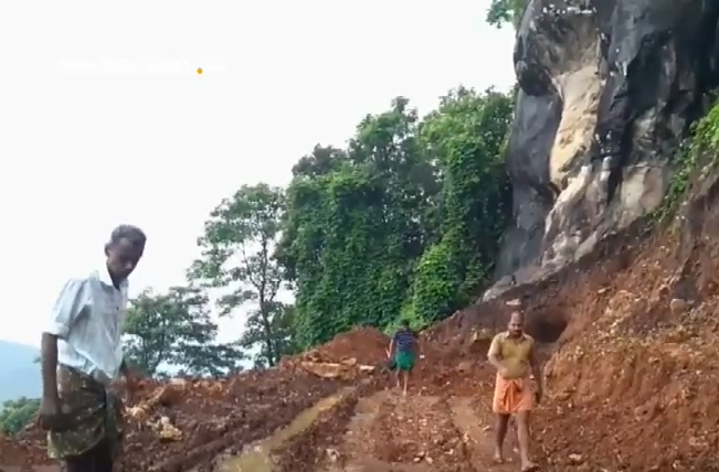 മണ്ണെടുപ്പും പാറപൊട്ടിക്കലും തകൃതി; ഉരുള്‍പൊട്ടല്‍ ഭീതിയില്‍ പുലിക്കുരുമ്പക്കാര്‍