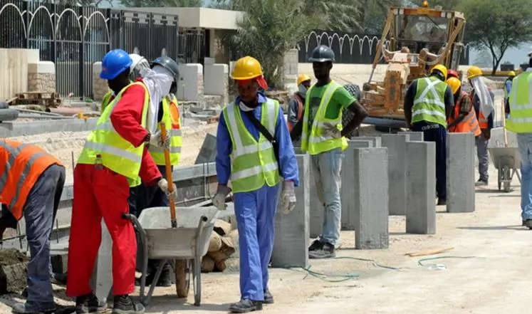 സൗദിയില്‍ ലേബര്‍ ക്യാമ്പ് തൊഴിലാളികളെ പോസ്റ്റ് പെയ്ഡ് സിം നല്‍കി കബളിപ്പിക്കുന്നു