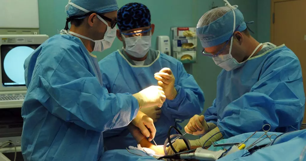 തിരുവനന്തപുരത്ത് കാല് മാറി ശസ്ത്രക്രിയ ചെയ്തു; വേദനയില്‍ പുളഞ്ഞ് 12 കാരി