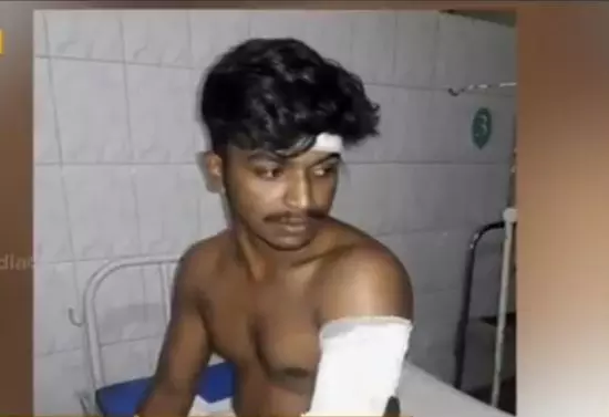 എസ്എഫ്ഐ പ്രവർത്തകന് വെട്ടേറ്റു