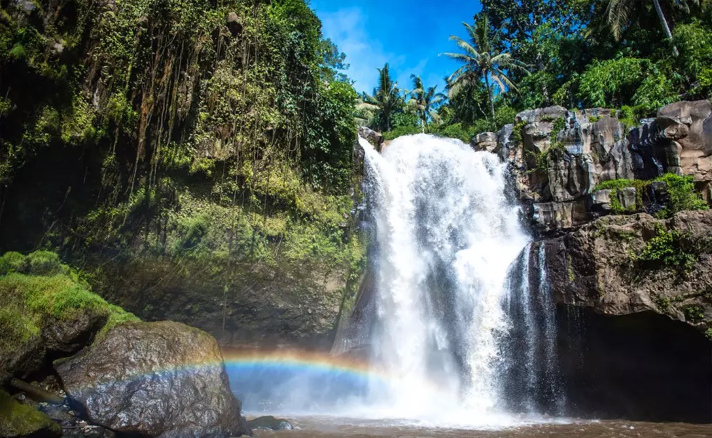 പൊലീസ് സ്റ്റേഷനിലേക്ക് വേണ്ട വൈദ്യുതി നല്‍കുന്നത് സമീപത്തെ വെള്ളച്ചാട്ടം