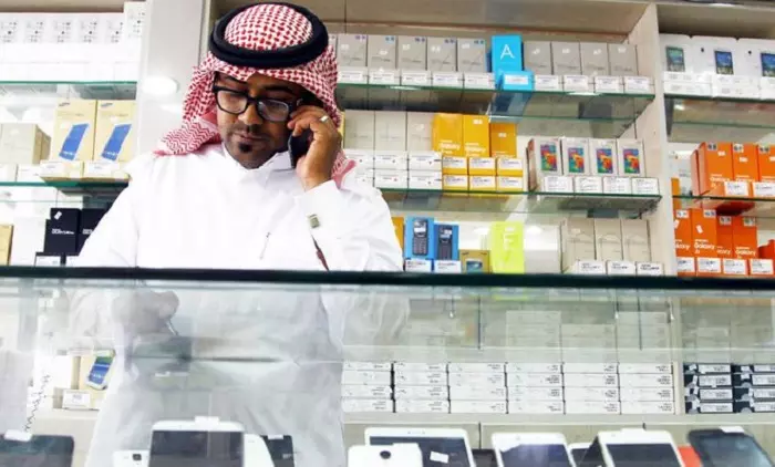 സമ്പൂര്‍ണ സ്വദേശിവത്കരണം പ്രഖ്യാപിച്ച പന്ത്രണ്ട് മേഖലകളില്‍ ഇളവിനൊരുങ്ങി സൌദി മന്ത്രാലയം