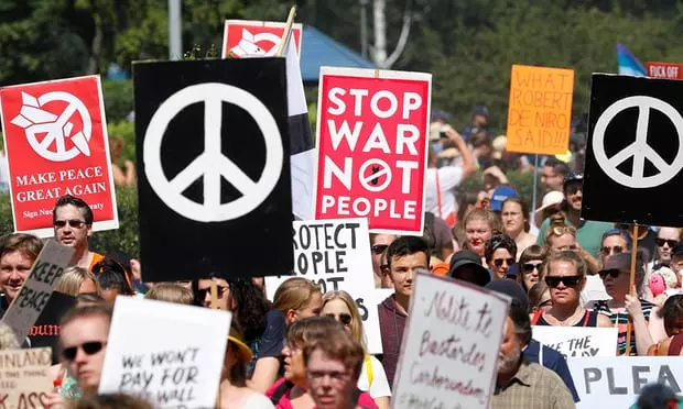 ട്രംപ് പുടിന്‍ കൂടിക്കാഴ്ച്ച വേദിക്ക് പുറത്ത് ട്രംപിനെതിരെ പ്രതിഷേധം