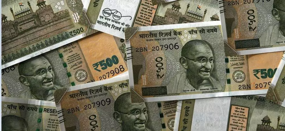 രൂപയുടെ മൂല്യം എക്കാലത്തേയും താഴ്ന്ന നിരക്കില് രൂപയുടെ മൂല്യം എക്കാലത്തേയും താഴ്ന്ന നിരക്കില്