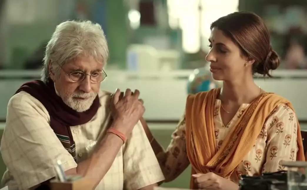 ബച്ചനും മകളും മഞ്ജുവും അഭിനയിച്ച പരസ്യത്തിനെതിരെ ബാങ്ക് ജീവനക്കാര്‍ 