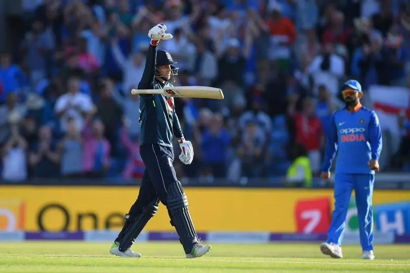 ആവേശം മൂത്ത ജോറൂട്ട് അപമാനിച്ചത് കോഹ്ലിയെ, മണ്ടത്തരമായെന്ന് ഇംഗ്ലീഷ് താരങ്ങള് ആവേശം മൂത്ത ജോറൂട്ട് അപമാനിച്ചത് കോഹ്ലിയെ, മണ്ടത്തരമായെന്ന് ഇംഗ്ലീഷ് താരങ്ങള്