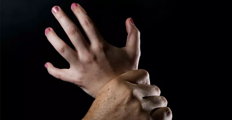 അക്രമികളേ... ജാഗ്രതൈ, വളയിട്ട കൈയില്‍ തൊട്ടാല്‍ ഇനി ഷോക്കടിക്കും....