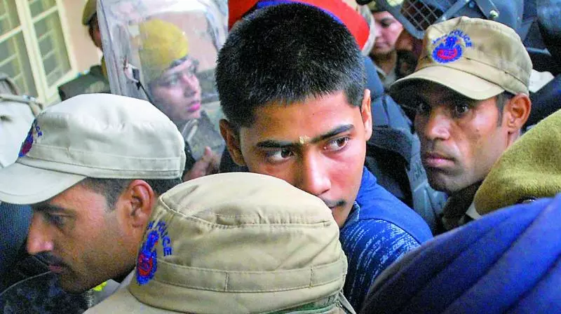 കത്‍‍വ  കേസിലെ പ്രതിക്ക് പ്രായപൂര്‍ത്തിയായെന്ന് മെഡിക്കല്‍ റിപ്പോര്‍ട്ട്; മുതിര്‍ന്നയാളായി കണക്കാക്കി വിചാരണ നടത്തും