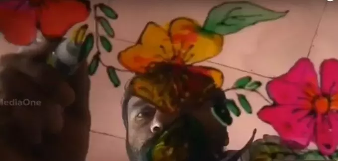 പ്രതിസന്ധിയില് തളരാതെ ഗ്ലാസ്പെയിന്റിങില് വിസ്മയം തീര്ത്ത് ശെല്വന് പ്രതിസന്ധിയില് തളരാതെ ഗ്ലാസ്പെയിന്റിങില് വിസ്മയം തീര്ത്ത് ശെല്വന്