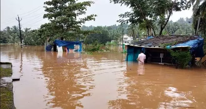 മലപ്പുറത്ത് വെള്ളപ്പൊക്കത്തിൽ ഒറ്റപ്പെട്ട വൃദ്ധ ചികിത്സ കിട്ടാതെ മരിച്ചു മലപ്പുറത്ത് വെള്ളപ്പൊക്കത്തിൽ ഒറ്റപ്പെട്ട വൃദ്ധ ചികിത്സ കിട്ടാതെ മരിച്ചു