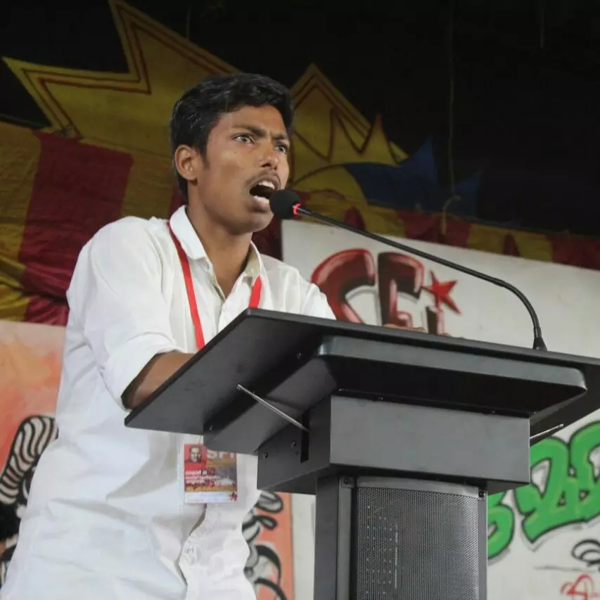 മഹാരാജാസ് കോളജിലെ കൊലപാതകം: മുഴുവന് പ്രതികളേയും തിരിച്ചറിഞ്ഞതായി പൊലീസ് മഹാരാജാസ് കോളജിലെ കൊലപാതകം: മുഴുവന് പ്രതികളേയും തിരിച്ചറിഞ്ഞതായി പൊലീസ്