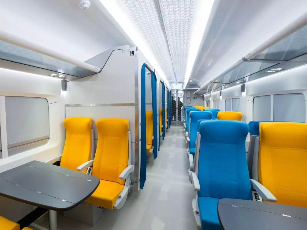 ഭക്ഷണബൂത്തുകള്, വൈഫൈ, ഓഫീസ് ജോലികള് ചെയ്യാന് പാകത്തില് സീറ്റിങ്; ഇത് യാത്രക്കാര് ഏറ്റെടുത്ത റെയില്വെ സര്വീസ് ഭക്ഷണബൂത്തുകള്, വൈഫൈ, ഓഫീസ് ജോലികള് ചെയ്യാന് പാകത്തില് സീറ്റിങ്; ഇത് യാത്രക്കാര് ഏറ്റെടുത്ത റെയില്വെ സര്വീസ്