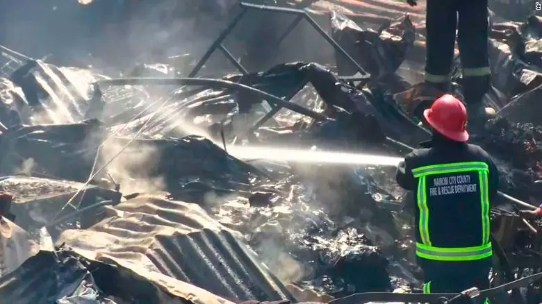 കെനിയയിലെ നെയ്റോബി മാര്ക്കറ്റില് തീ പിടുത്തം; 15 മരണം കെനിയയിലെ നെയ്റോബി മാര്ക്കറ്റില് തീ പിടുത്തം; 15 മരണം